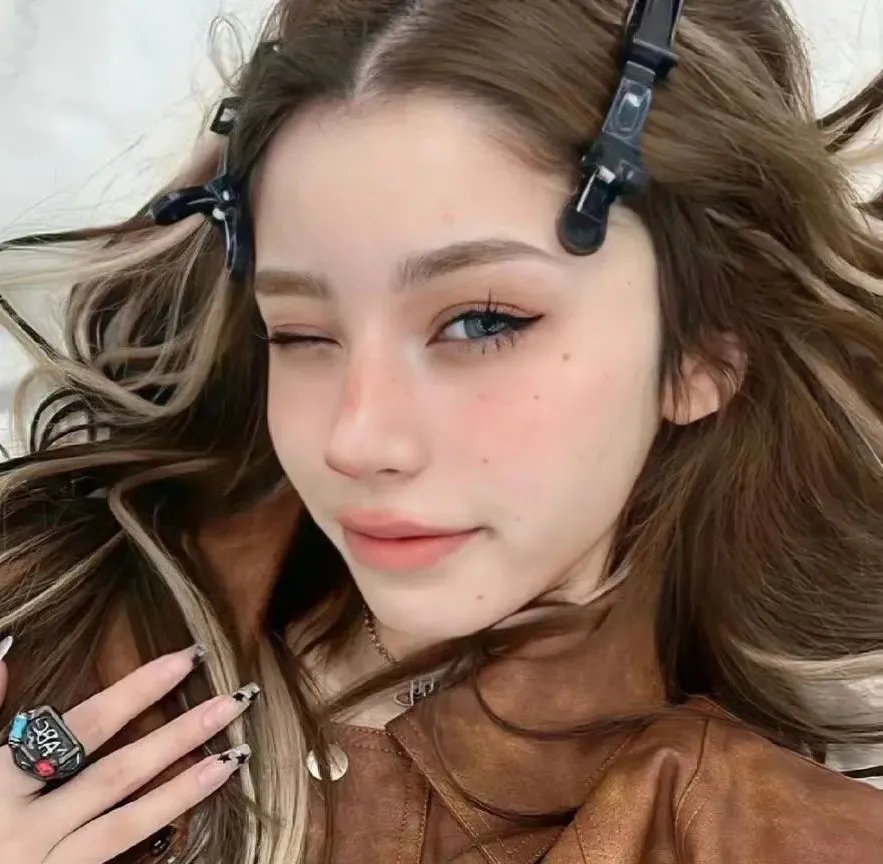 倒挂的爱丽丝